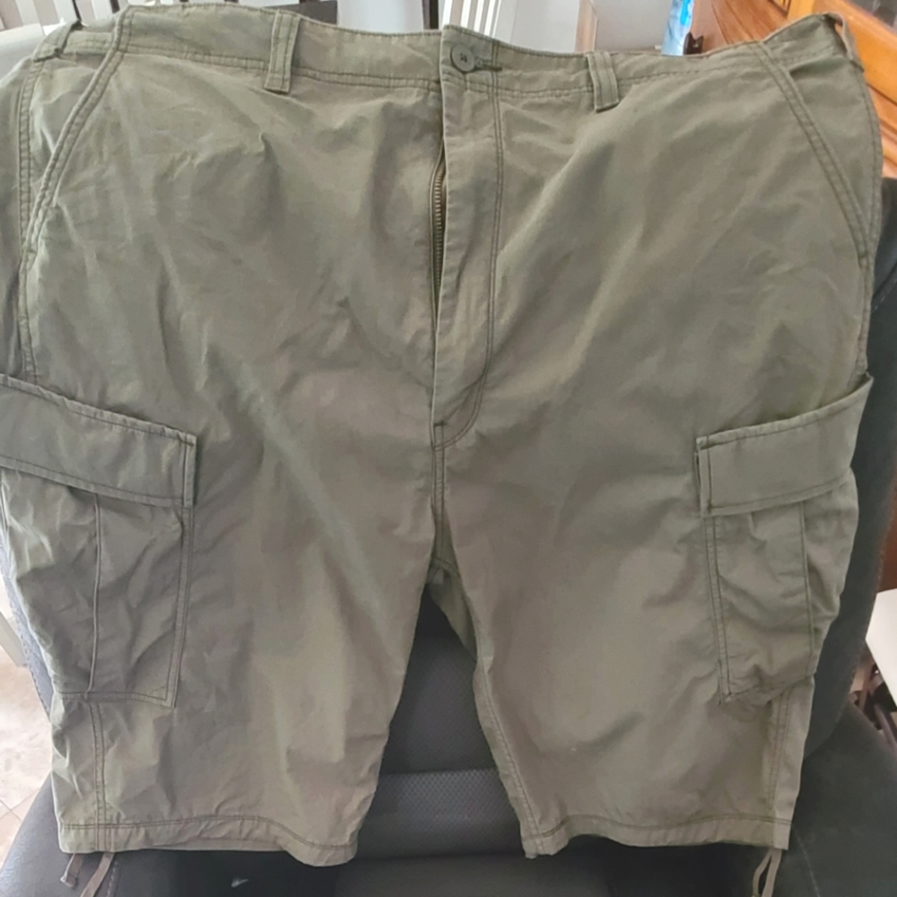 44 waist Levi's cargo